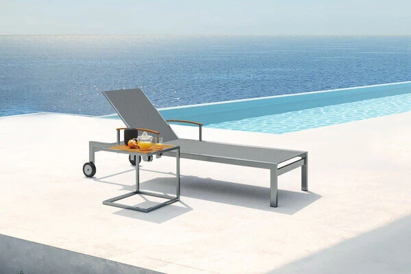 OUTFLEXX Sonnenliegen-Set, Taupe, Edelstahl/FSC-Teak, 195,5x74x35cm, Mit Armlehnen, Inkl. Beistelltisch 45x45cm