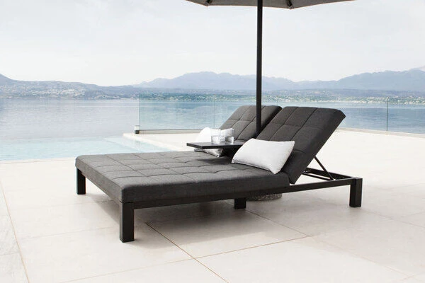 OUTFLEXX Twin Doppelliege, Sooty/marble, Alu/Sunbrella, 196 X 161 X 34 Cm, Rückenlehne Verstellbar, Inkl. Beistelltisch Und 1x Rückenkissen