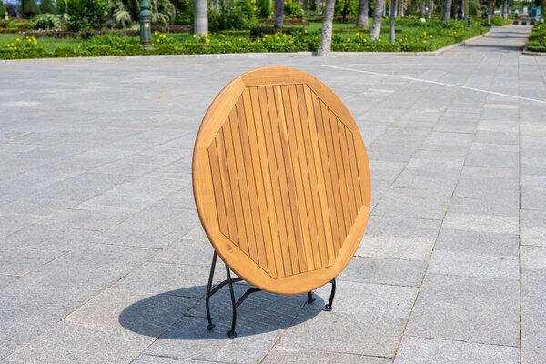 OUTFLEXX Sitzgruppe, Natur/schwarz, Stahl/FSC-Akazienholz, Ø 90 Cm, 2 Klappstühle Mit Armlehnen, Pulverbeschichtet, Geölt – Bild 8